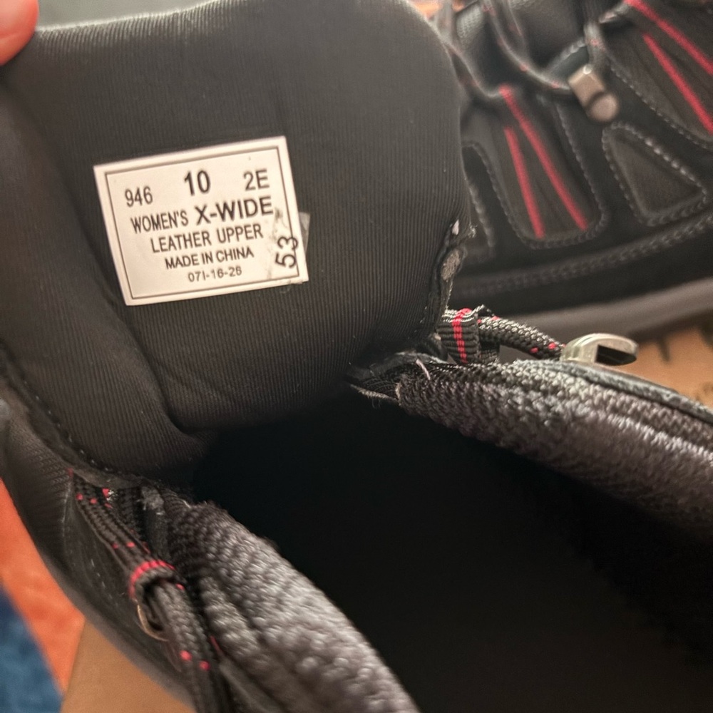 Black and Red Women's Sneakers - Picture 5 of 11